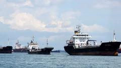 Photo of По всему миру танкеры не могут слить нефть — нет спроса
