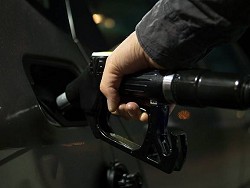 Photo of «Роснефть» почти на рубль подняла цену на 98-й бензин на Сахалине